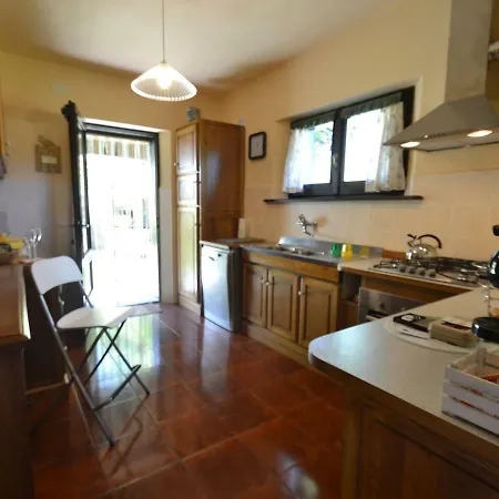 Dom wakacyjny Rustic House In Mountain Surroundings And Views From A Lovely Garden Campo Tizzoro